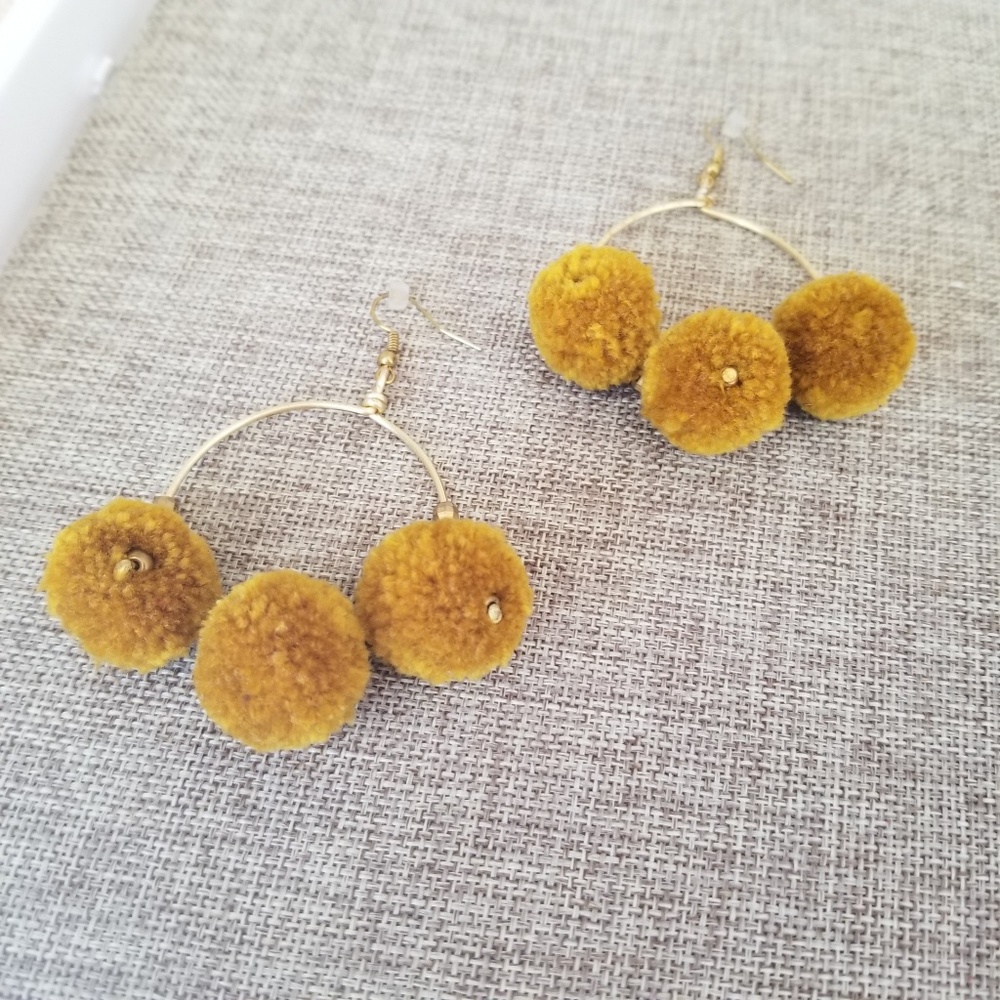 Pom pom earrings